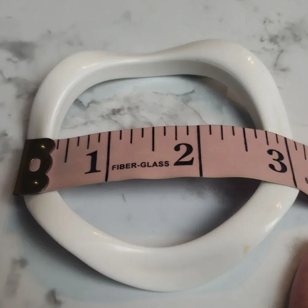 N/A white lucite